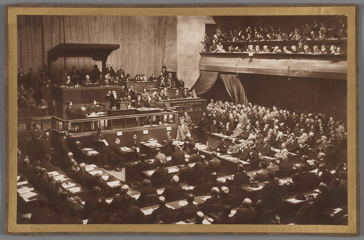 Vue de la salle de l’Assemblée de la Société des Nations pendant le discours d’Édouard Herriot